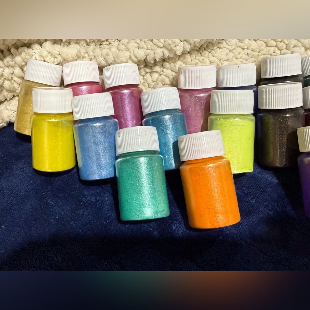 Assorted Metallic and Pearl mica Powders - Multicolor - Picture 2 of 3